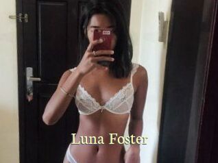 Luna_Foster