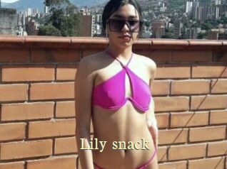 Lily_snack